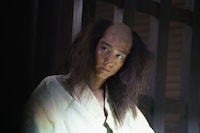 「鬼平犯科帳 密告」場面写真。駒木根葵汰演じる盗賊・伏屋の紋蔵