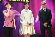 左から三浦透子、トリンドル玲奈、堤幸彦