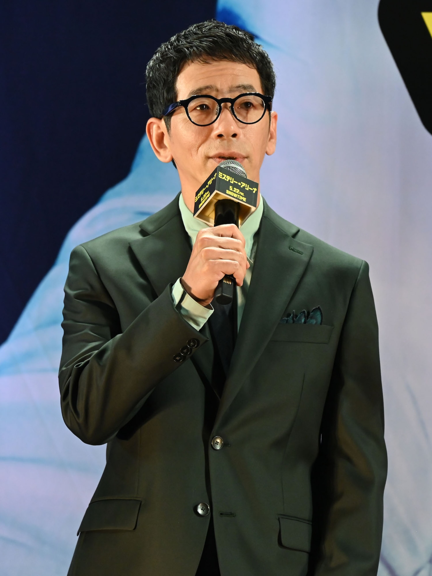 「ミステリー・アリーナ」の完成披露試写会にて、エジソン役の野間口徹