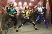 仮面ライダーアギト25周年記念「真アギト展」の様子。左から仮面ライダーギルス、仮面ライダーアギト、仮面ライダーG3