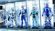 仮面ライダーアギト25周年記念「真アギト展」の様子。左から仮面ライダーG3マイルド、V-1、仮面ライダーG3、仮面ライダーG6、仮面ライダーG7