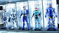 仮面ライダーアギト25周年記念「真アギト展」の様子。左から仮面ライダーG3マイルド、V-1、仮面ライダーG3、仮面ライダーG6、仮面ライダーG7
