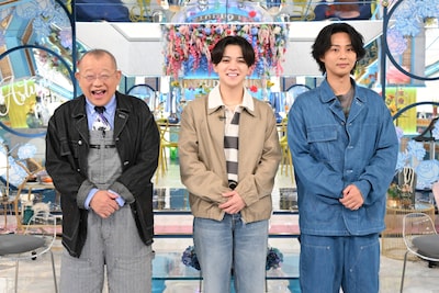 TBS系トーク番組「A-Studio+」4月24日放送回より、左から笑福亭鶴瓶、宮近海斗、藤ヶ谷太輔