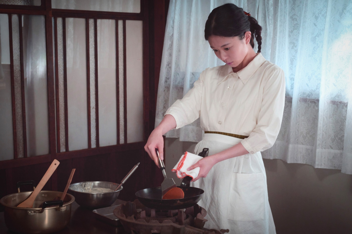 平成2年度後期テレビ東京連続テレビドラマ「まりとっつぁん」より。宮島舞花（松田好花）演じる伊吹まり。日本で初めてマリトッツォを製造・販売した伝説の女性事業家