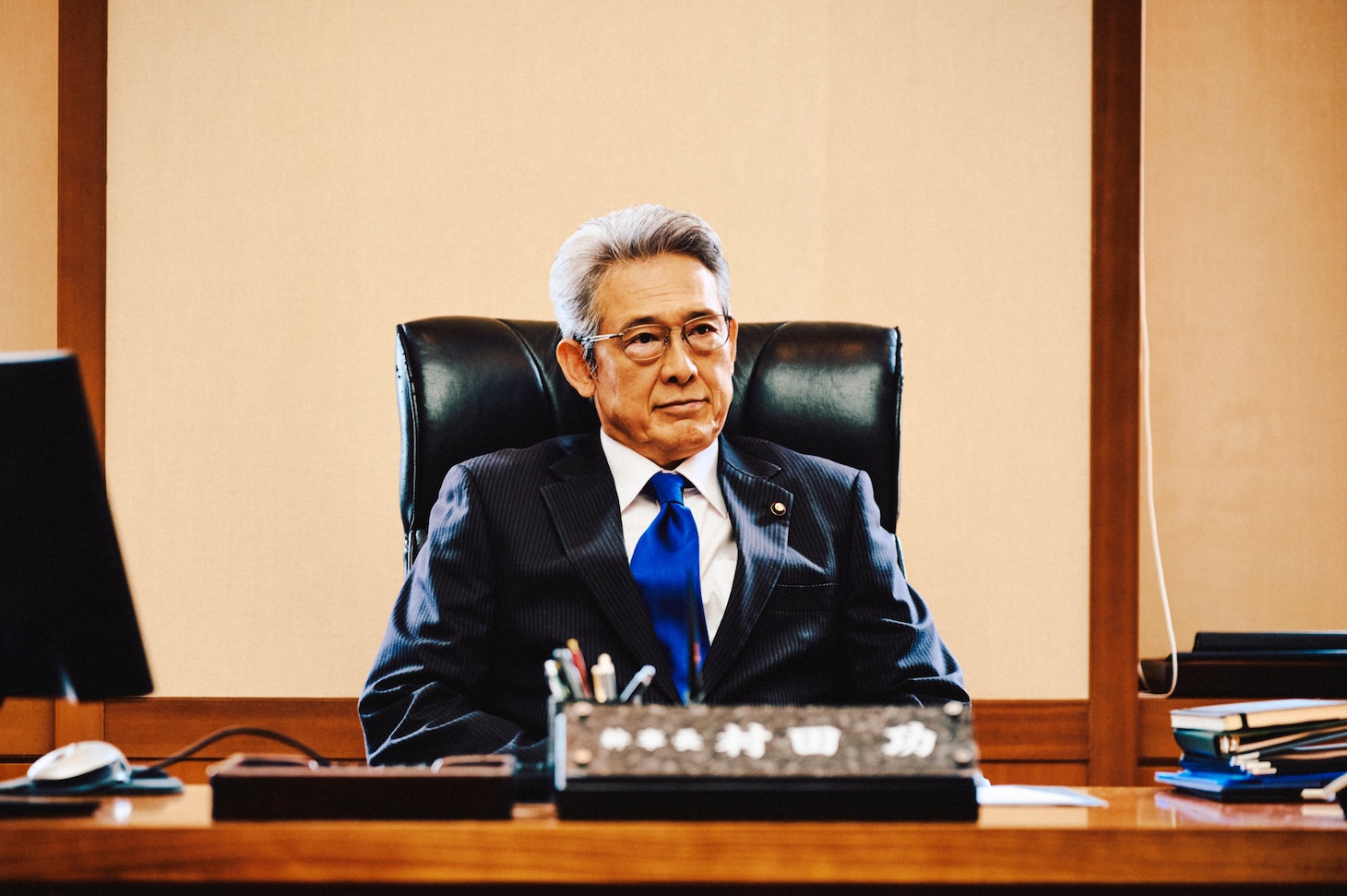 「TOKYO BURST-犯罪都市-」場面写真。鶴見辰吾演じる民和党幹事長