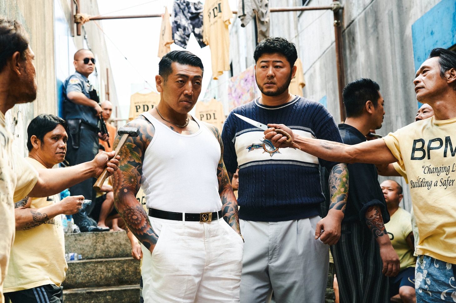 「TOKYO BURST-犯罪都市-」場面写真。後藤剛範演じる岩城組の若頭（中央左）