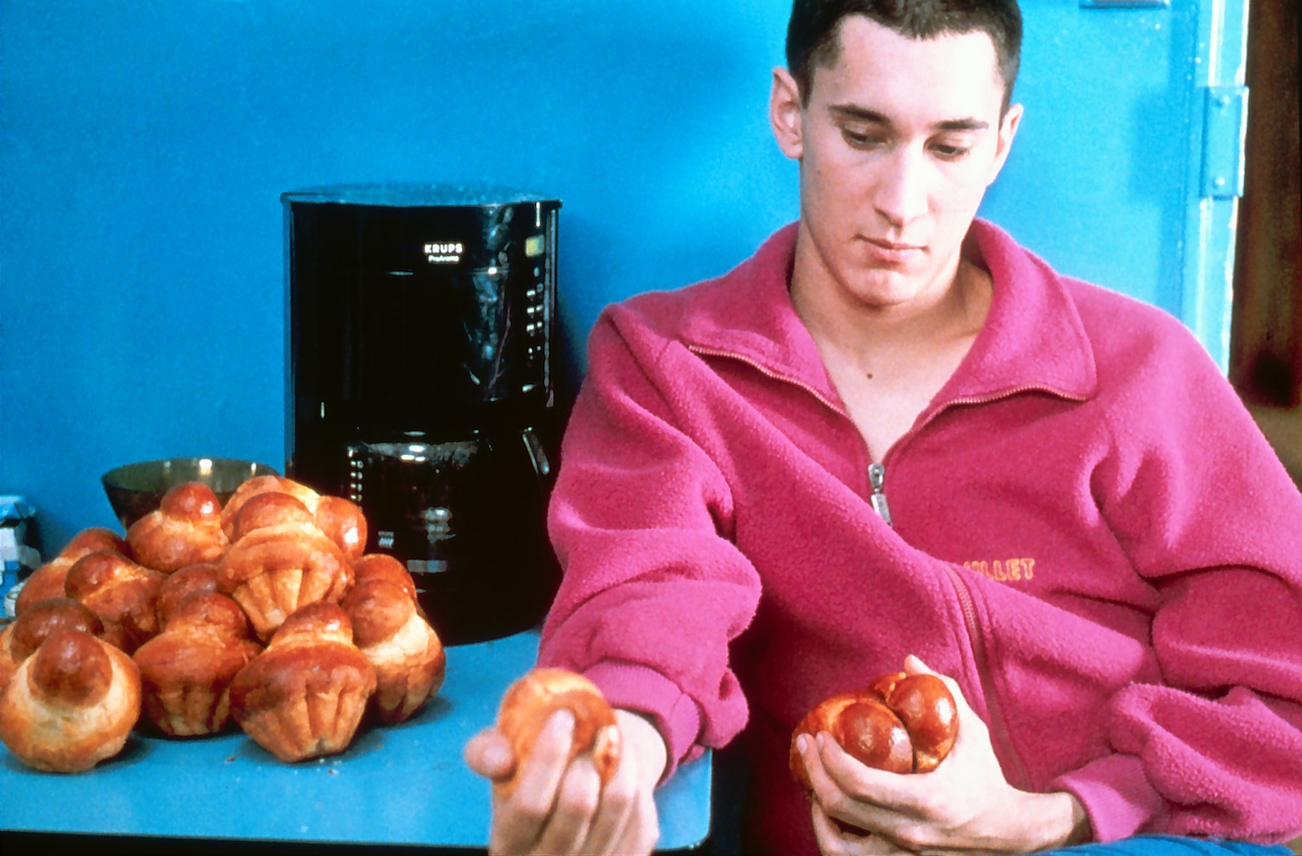 「ネネットとボニ」場面写真。グレゴワール・コラン演じる兄のボニ