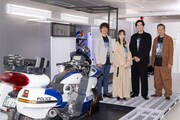 仮面ライダーアギト25周年記念「真アギト展」の様子。左から柴田明良、藤田瞳子、要潤、山崎潤