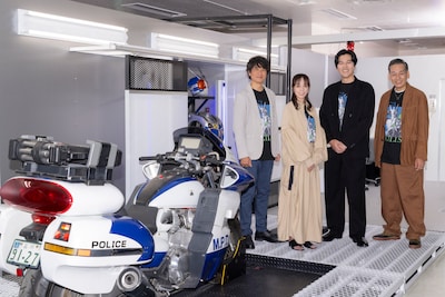 仮面ライダーアギト25周年記念「真アギト展」の様子。左から柴田明良、藤田瞳子、要潤、山崎潤