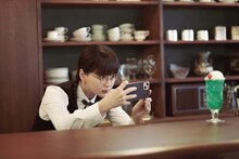 Prime Originalドラマシリーズ「クロエマ」場面写真。多部未華子演じるクロエ