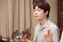 Prime Originalドラマシリーズ「クロエマ」場面写真。井之脇海演じる大庵設計事務所の営業・真秀昇太