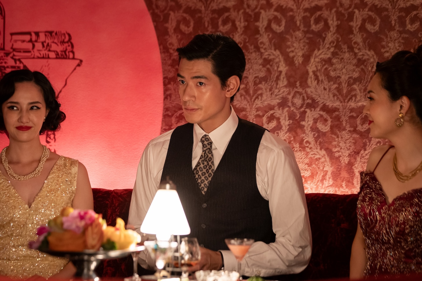 Netflixシリーズ「地獄に堕ちるわよ」場面写真。中島歩演じる須藤豊