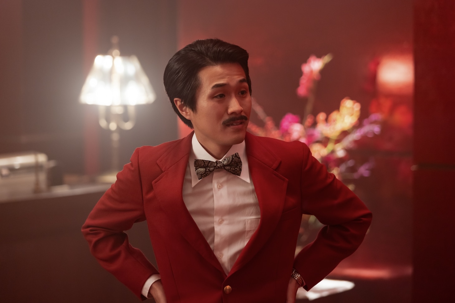 Netflixシリーズ「地獄に堕ちるわよ」場面写真。細川岳演じる細木久雄