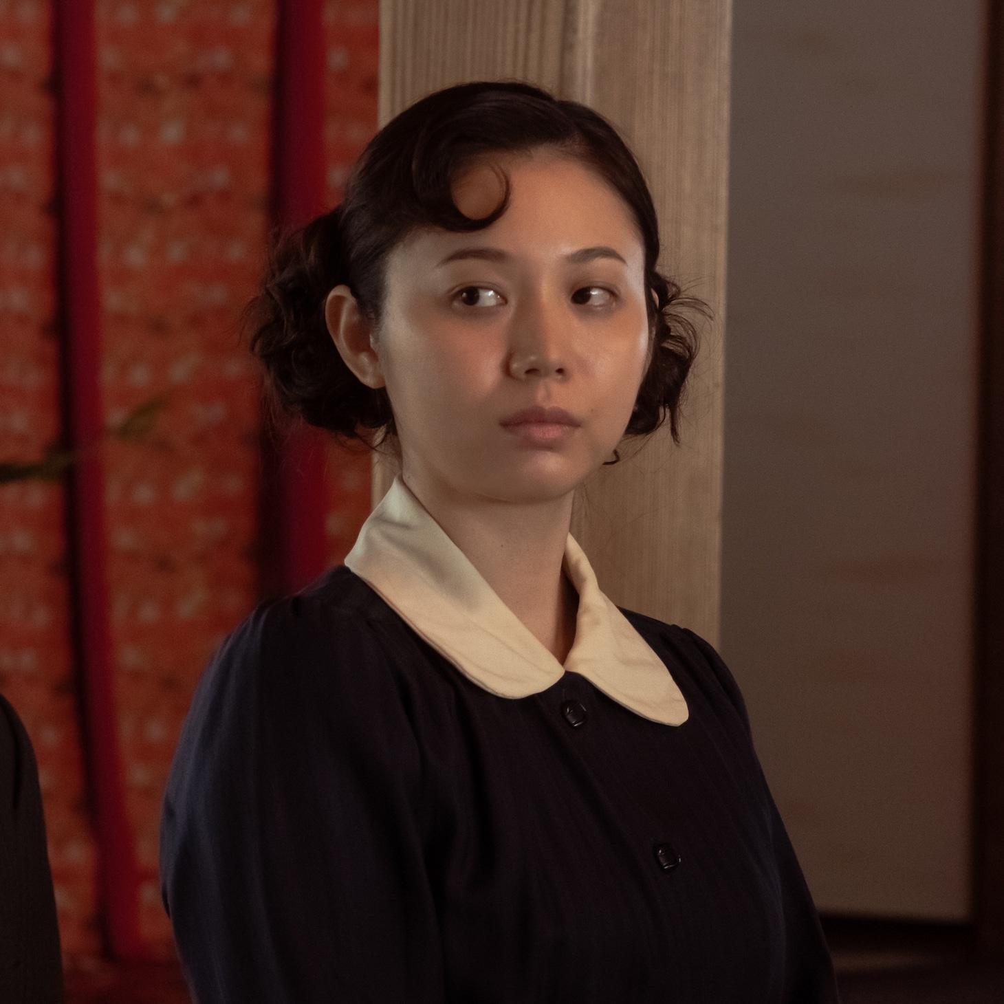 Netflixシリーズ「地獄に堕ちるわよ」場面写真。金澤美穂演じる細木幸子