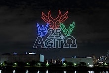 仮面ライダーアギト、G3、ギルス、G7に観客から大歓声！夜空を彩るドローンショー開催