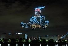 仮面ライダーアギト、G3、ギルス、G7に観客から大歓声！夜空を彩るドローンショー開催