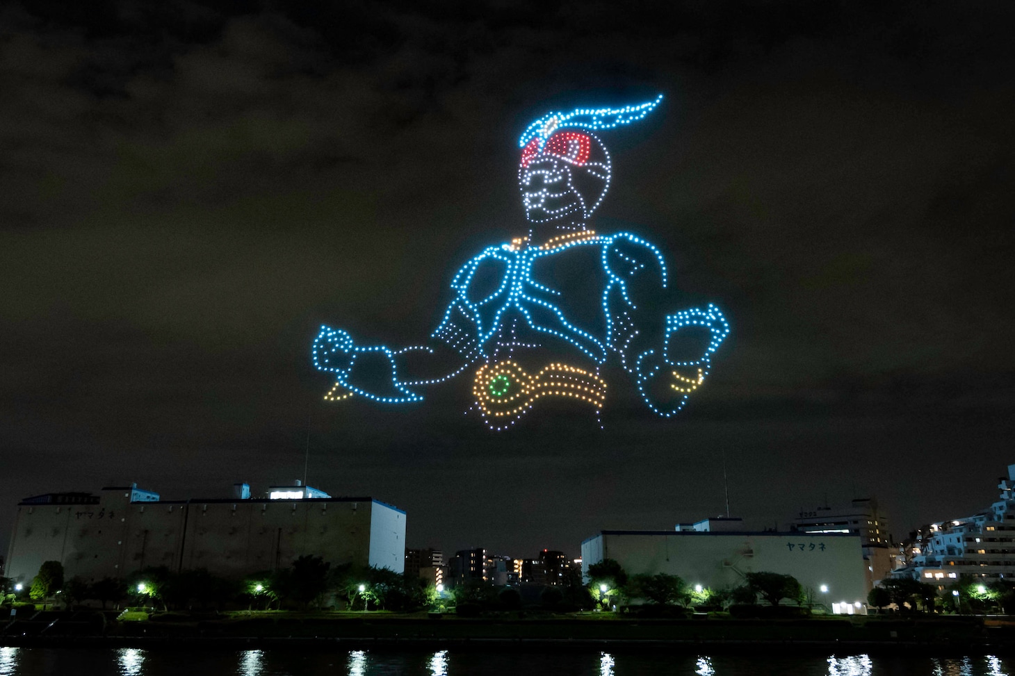 ドローンショー「仮面ライダーアギト Night Canvas」より、仮面ライダーギルス