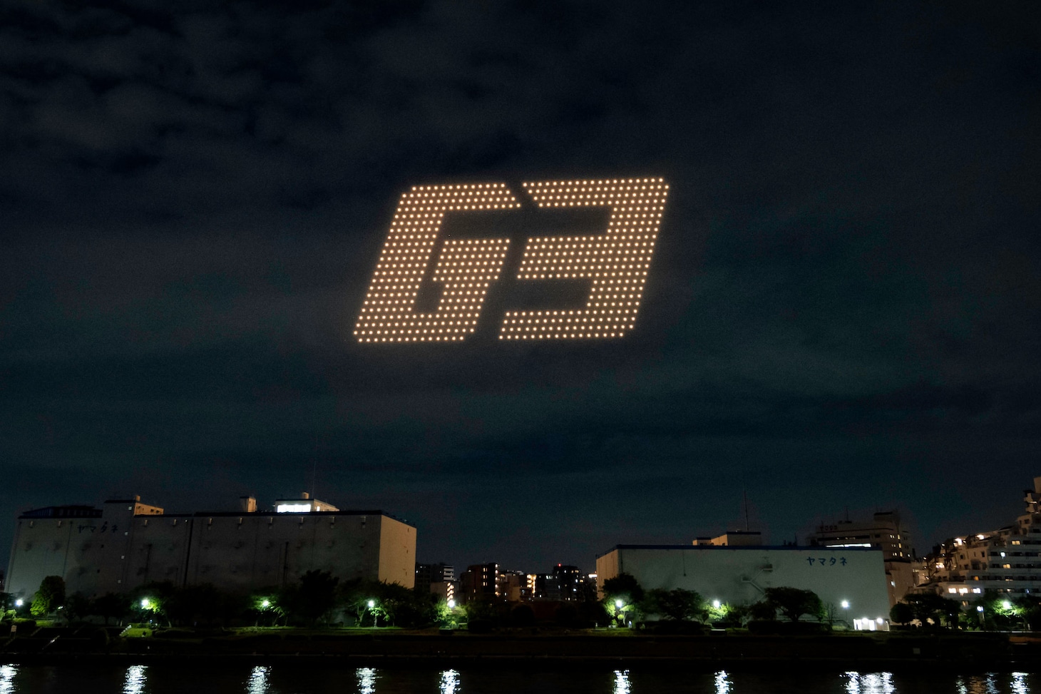 ドローンショー「仮面ライダーアギト Night Canvas」より