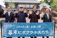 「幕末ヒポクラテスたち」太秦映画村でのトークイベントの様子。左から松井孝治（京都市長）、緒方明、佐々木蔵之介、西脇隆俊（京都府知事）