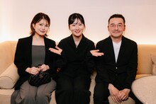 「夕べの訪問客」チーム。左から俳優の佐津川愛美、監督の古川葵、俳優の仁科貴