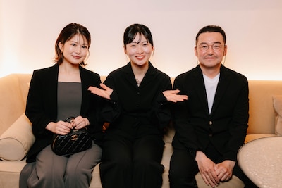 「夕べの訪問客」チーム。左から俳優の佐津川愛美、監督の古川葵、俳優の仁科貴