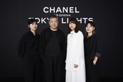 CHANEL & CINEMA - TOKYO LIGHTS AWARD CEREMONYの様子。左から古川葵、是枝裕和、首藤凜、田中さくら。古川・首藤・田中はショートフィルムコンペティションを経て短編を制作した