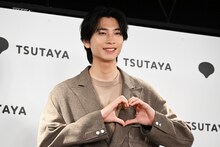 庄司浩平、カレンダーでのお気に入りは“月面着陸”カット　好きな恐竜はブラキオサウルス