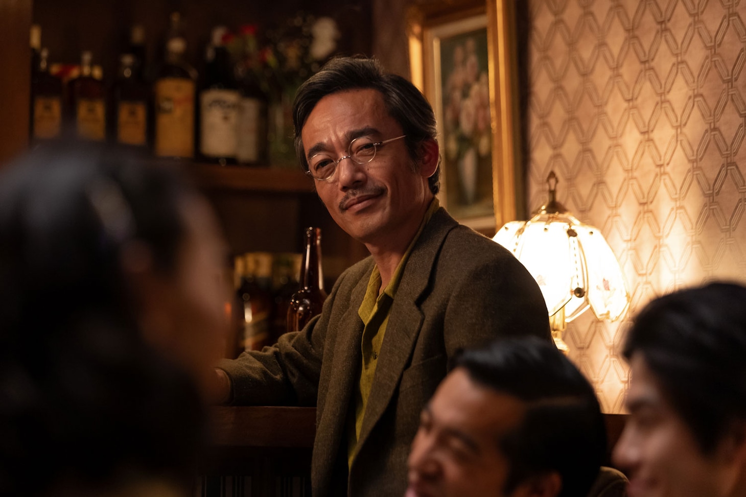 Netflixシリーズ「地獄に堕ちるわよ」より、投資家・中園榮一（演：高橋和也）