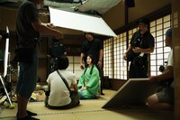 映画「黒牢城」撮影現場にて、荒木村重の妻・千代保役の吉高由里子