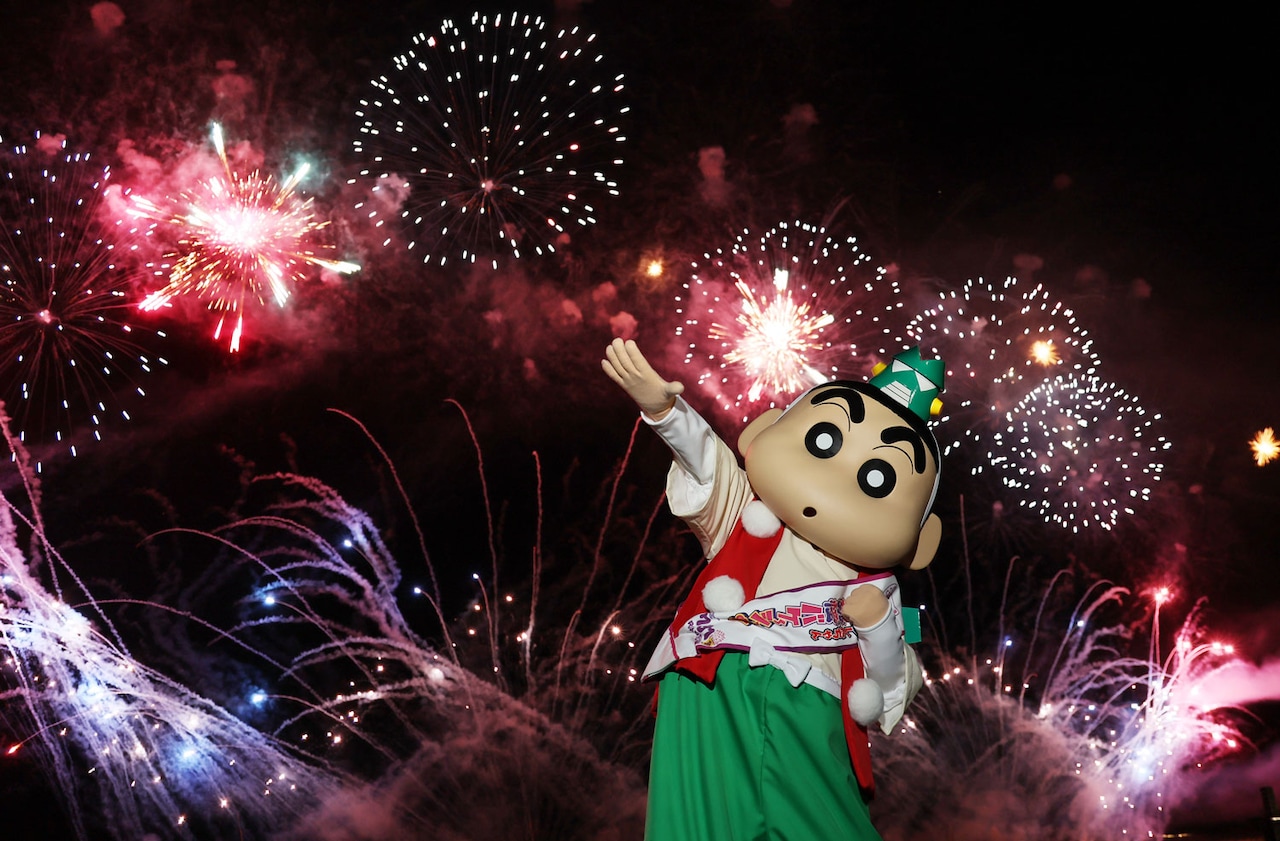 「映画クレヨンしんちゃん 奇々怪々！オラの妖怪バケ～ション」のプロモーションで、秋田・大曲の花火大会を訪れた野原しんのすけ