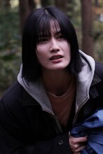 映画「祝山」より、橋本愛演じるホラー作家・鹿角南