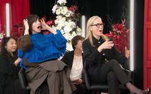 フジテレビ系「トークィーンズ」に登場したメリル・ストリープ（右）、アン・ハサウェイ（左）