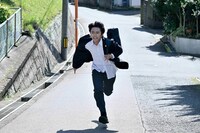 ドラマ「スピナーベイト」より、主人公の高校生・三井宏太（演：加藤清史郎）