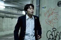 ドラマ「スピナーベイト」場面写真。主人公の高校生・三井宏太（演：加藤清史郎）