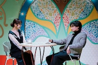 「テレビ×ミセス」4月27日放送回の様子。「ケンティー検定」より、中島健人（右）と渋谷凪咲（左）