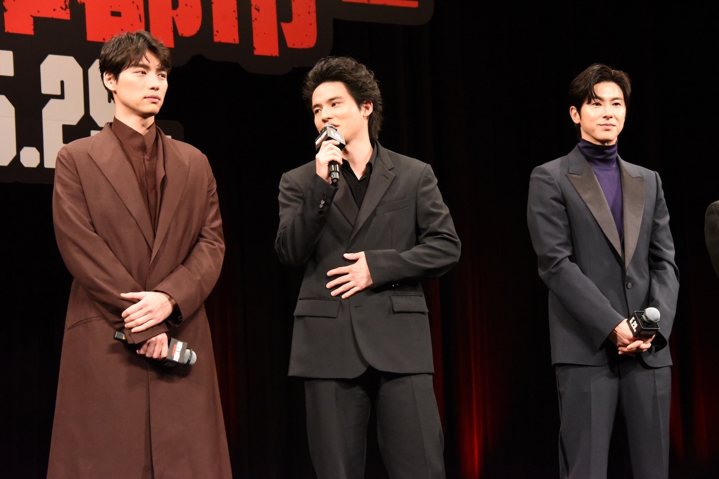 左から福士蒼汰、水上恒司、ユンホ（東方神起）