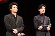 左から水上恒司、ユンホ（東方神起）