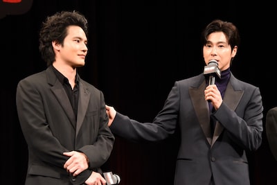 水上恒司（左）との共演を振り返るユンホ（東方神起 / 右）