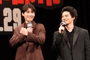 「TOKYO BURST-犯罪都市-」ジャパンプレミアの様子。左から福士蒼汰、水上恒司