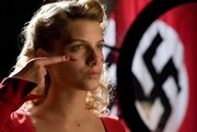 「イングロリアス・バスターズ」場面写真。ナチスに家族を殺された女性ショシャナをメラニー・ロランが演じた