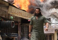 「ドゥランダル作戦」場面写真。ランヴィール・シン演じる主人公のハムザ