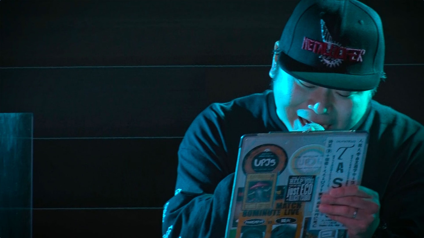 ドキュメンタリー映画「詩人iidabii ある宗教2世の記録」場面写真