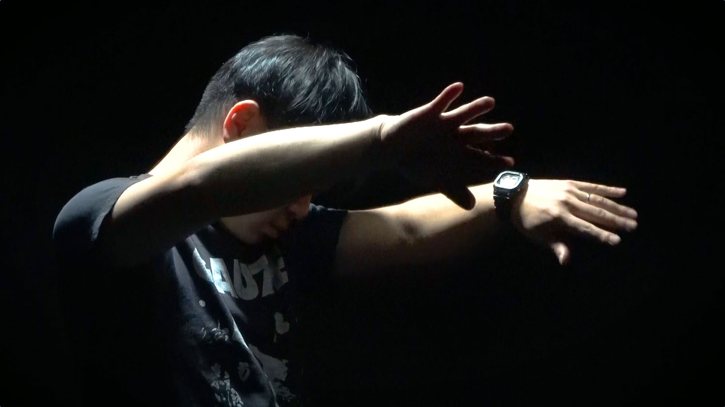 ドキュメンタリー映画「詩人iidabii ある宗教2世の記録」場面写真