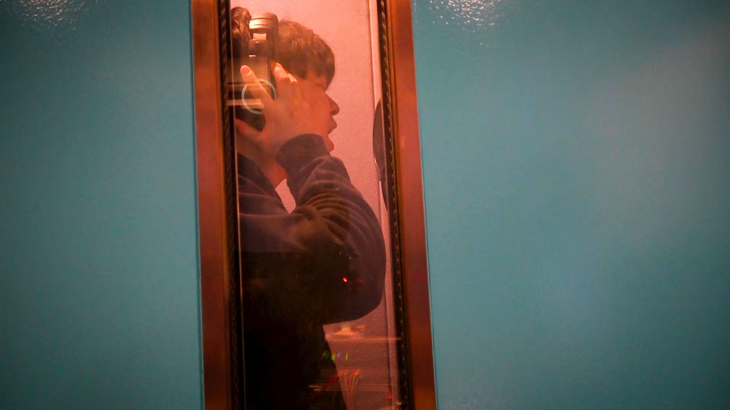 ドキュメンタリー映画「詩人iidabii ある宗教2世の記録」場面写真