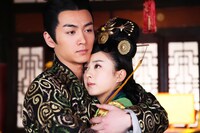 陸貞とロマンスを繰り広げる高湛（左）。演じたのは中国ドラマ「夢華録（むかろく）」「大生意人（だいせいいじん）～大商人への道～」のチェン・シャオ（陳暁）