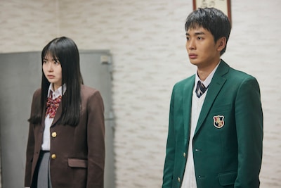 「NEW GROUP」より、左から山田杏奈演じる愛、青木柚演じる優