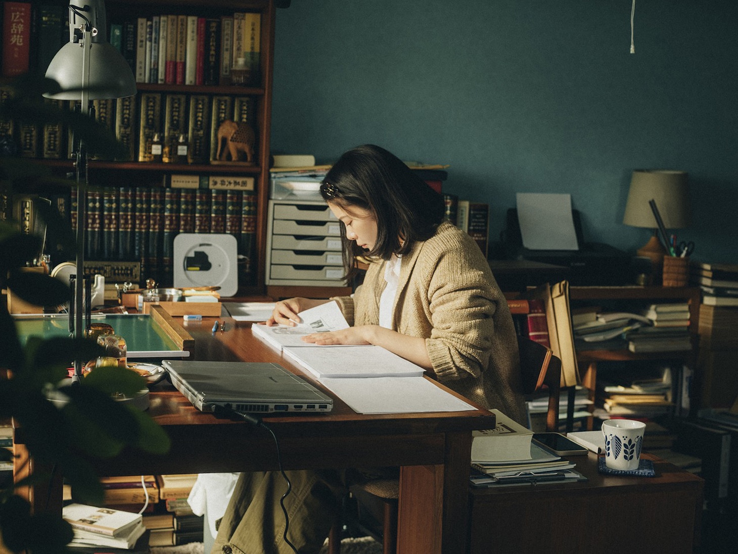 「すべて真夜中の恋人たち」場面写真。岸井ゆきの演じる主人公・入江冬子