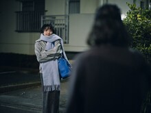 「すべて真夜中の恋人たち」場面写真。森田望智演じる冬子の友人・聖