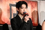 目黒蓮（Snow Man）主演の実写映画「SAKAMOTO DAYS」初日舞台挨拶に登壇した高橋文哉。劇中では主人公・坂本太郎の相棒である朝倉シンを演じた