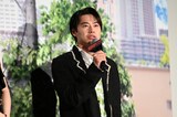 目黒蓮（Snow Man）主演の実写映画「SAKAMOTO DAYS」初日舞台挨拶に登壇した戸塚純貴。劇中では凄腕のスナイパー・眞霜平助を演じた